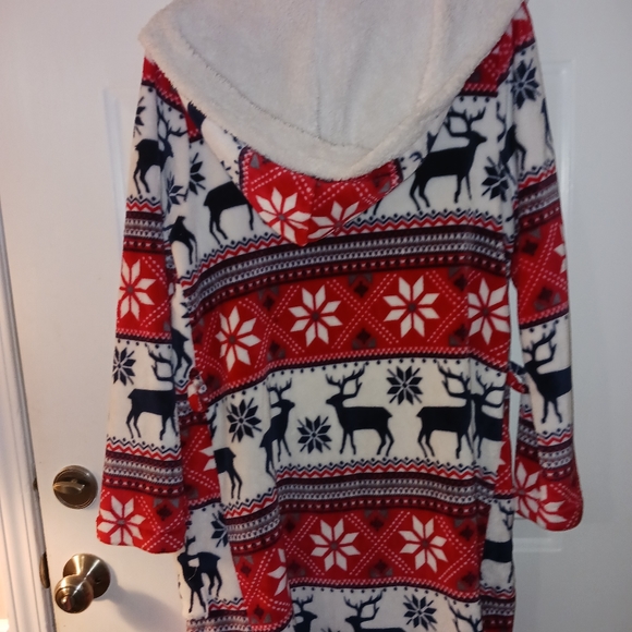 Secret Treasures Red and white Robe with Hood. Very soft. Size L (12-14) - Picture 4 of 9